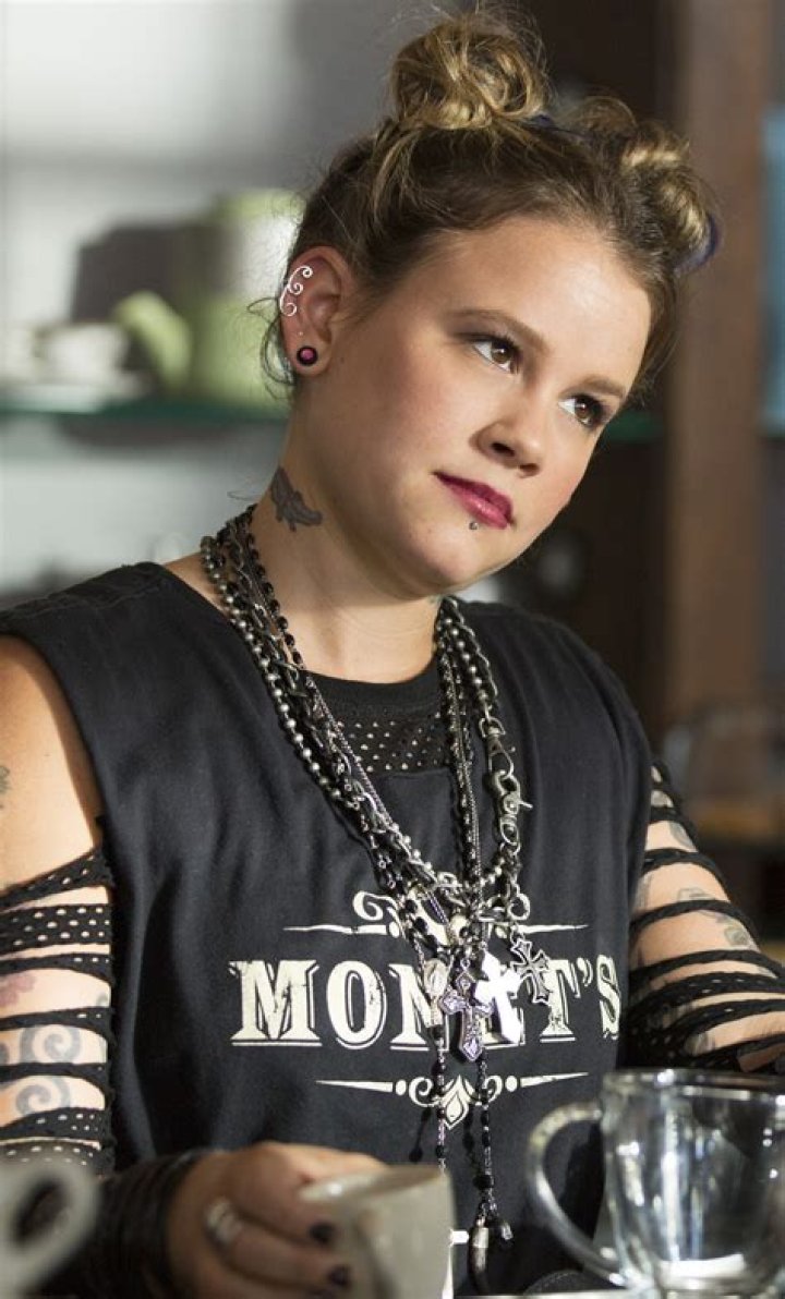 1600x1200 Sosie Bacon As Skye Miller In 13 Reasons Why Season 2