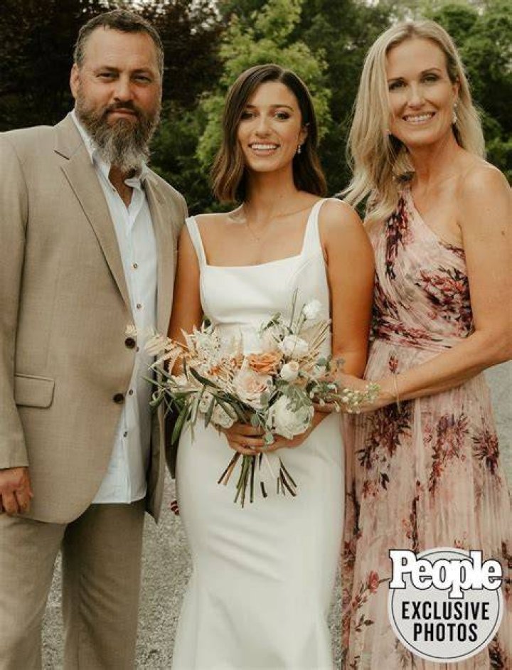 Bella Robertson Affair, Height, Net Worth, Age, Career, and More