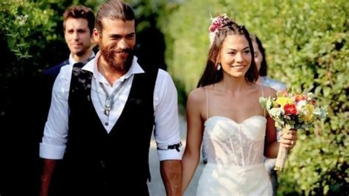 Can Yaman Married Demet Özdemir 2020 Yila Left Her Mark YouTube