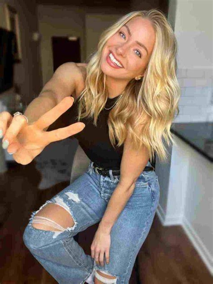 Hayley Lewis Net Worth, Married, Parents, Age