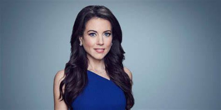 Julia Chatterley Biography Cnn international, Julia, Celebrities