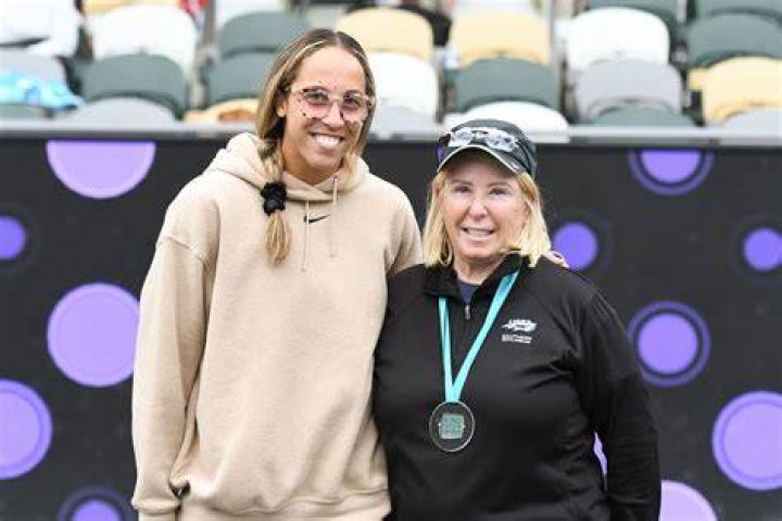 Kindness Wins and Madison Keys Award Medal of Kindness to Miami Open