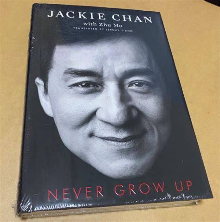 Never Grow Up, de Jackie Chan une autobiographie de velours pour le