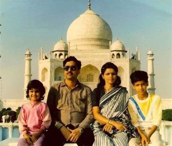 Rahul Mahajan Shares Family Photo, His Resemblance With Late Father