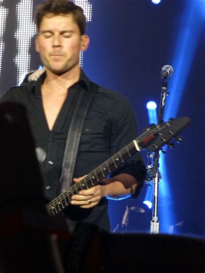 Ryan Peake Nickelback, Music aesthetic, Music instruments